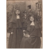Zuster Arnoldina (Petronella Wilhelmina) van den Bergh (Vierlingsbeek 1886 - Heeswijk 1966) en zuster Martina